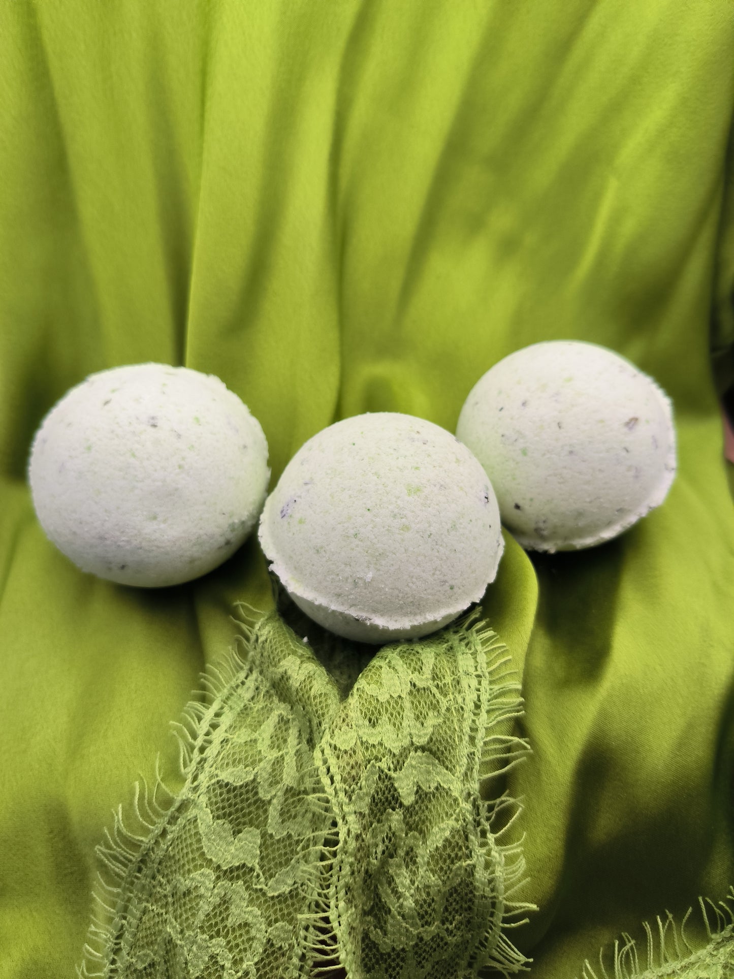 Real Mint bath bomb