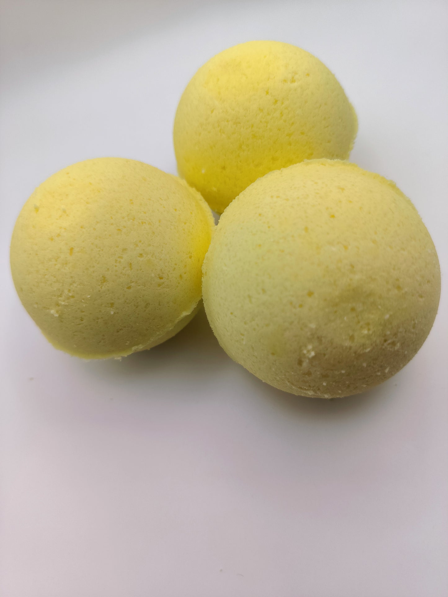 White citrus bath bomb