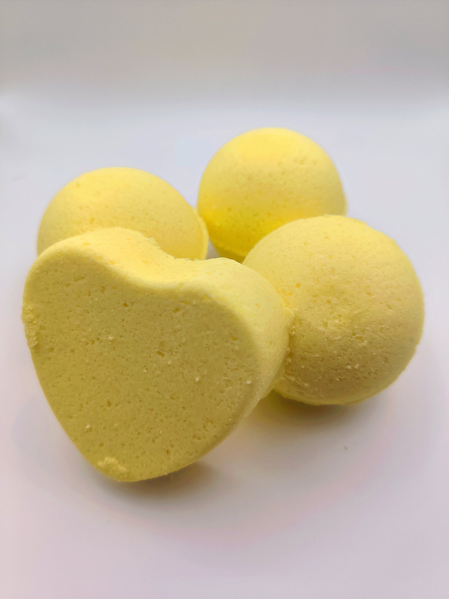 White citrus bath bomb